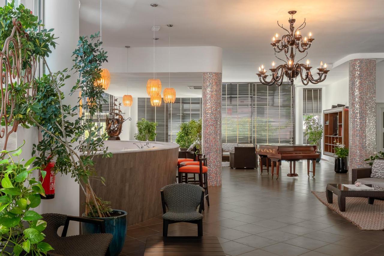 The Pelican Beach Resort & Spa - Adults Only 올비아 외부 사진